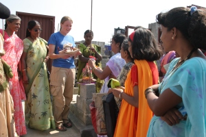 A Habitat volunteer talks with a group of Indian women. 